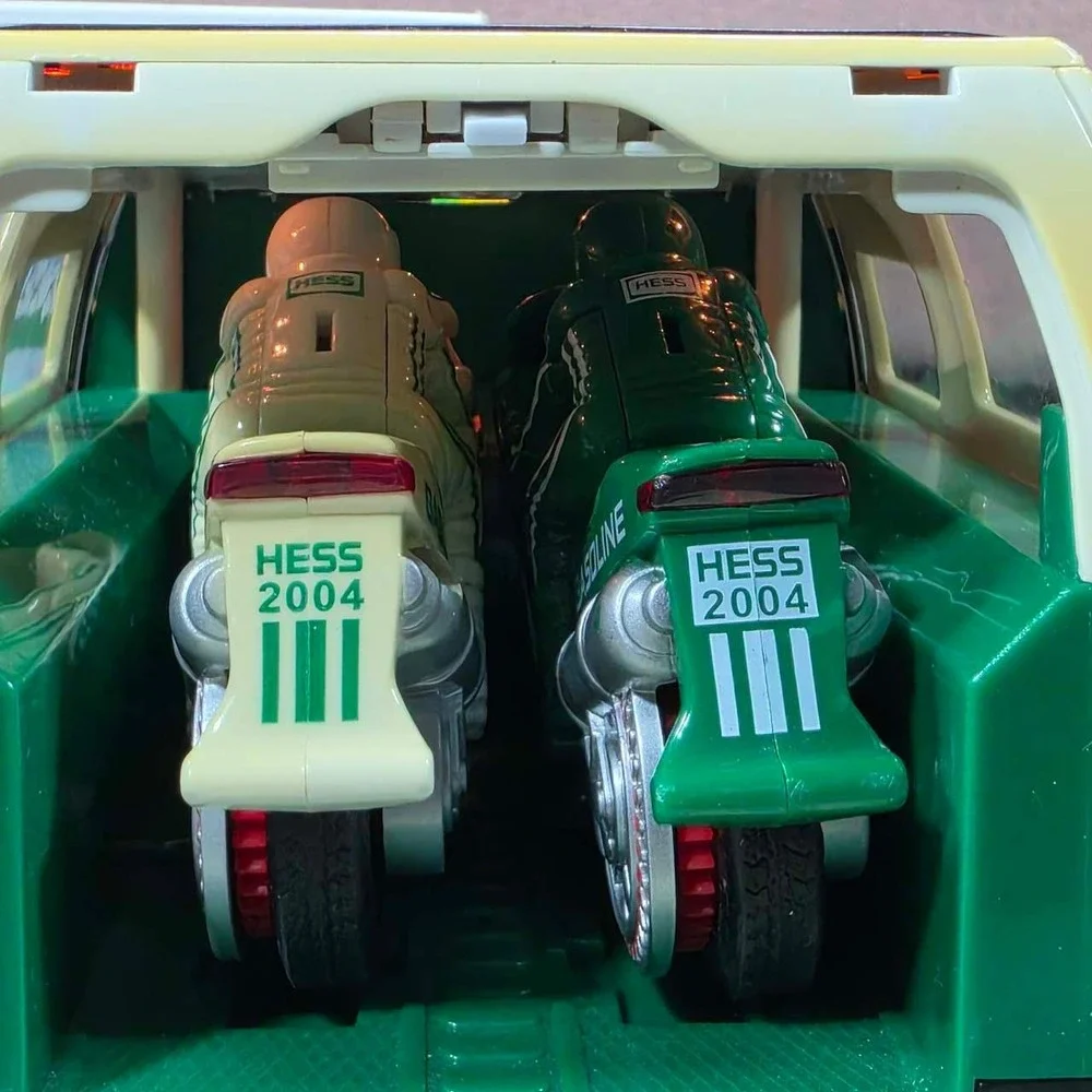 Hess Sport Utility Vehicle and Motorcycles 2004 40th Anniversary SUV READ